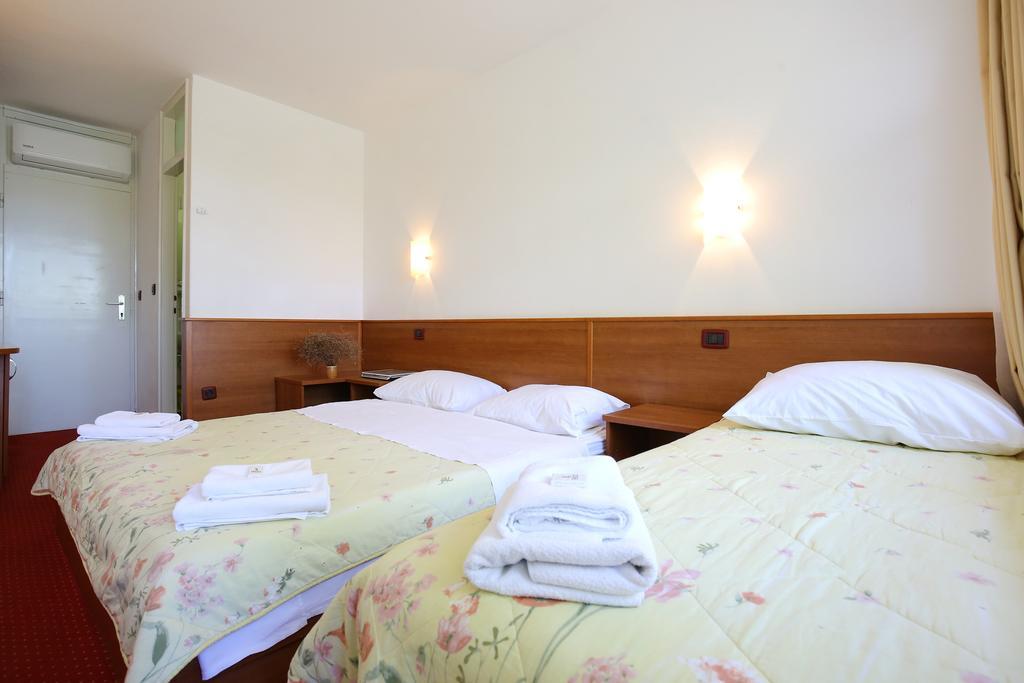 Hotel Luka Ллука Экстерьер фото